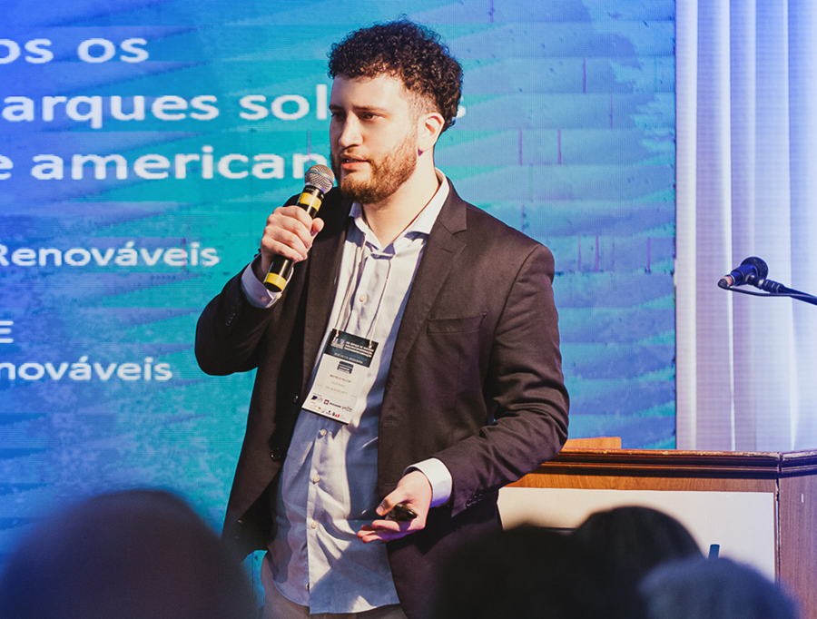 palestra matheus sobre proteção em fronteiras no CIDE